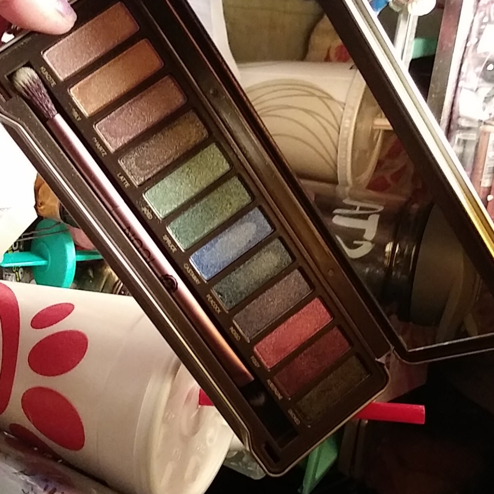 Eyeshadow pallets - Picture 3 of 4